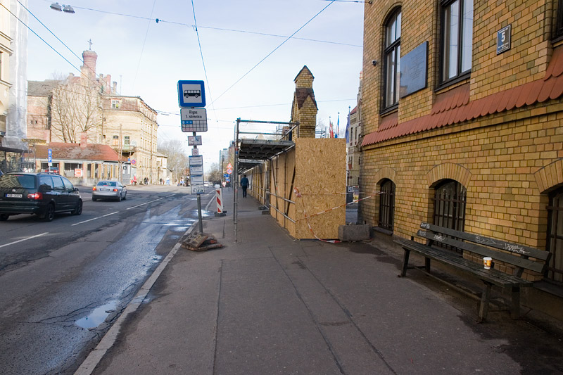 Еще одна остановка в Риге на небольшой улице. Фото: Александр Мироненко
