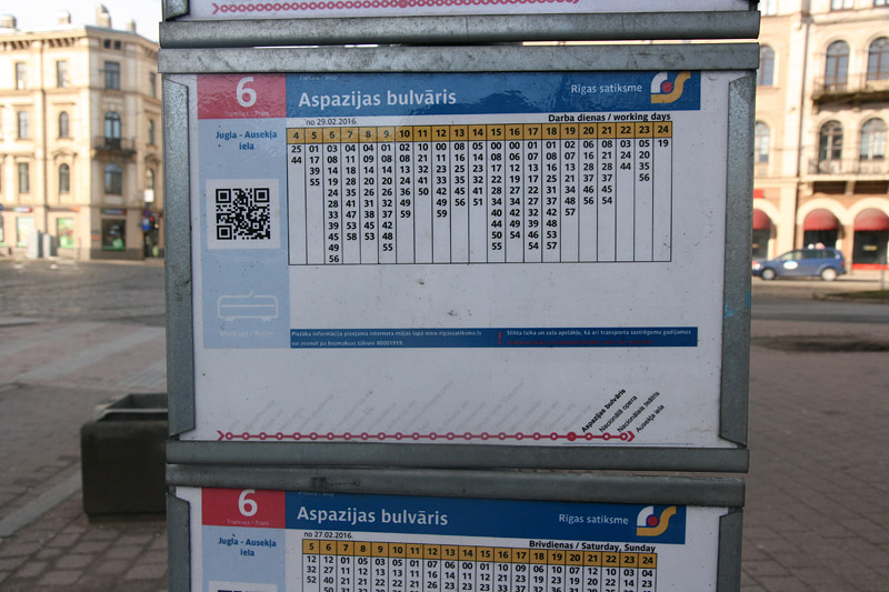 Поминутное расписание трамвая №6 в Риге. Сверху часы, снизу в столбике - минуты. Фото: Александр Мироненко